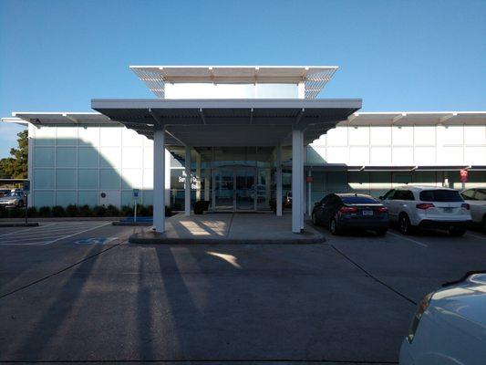 Front entry..but actually in rear.