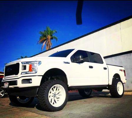 Ronnie's Electronics