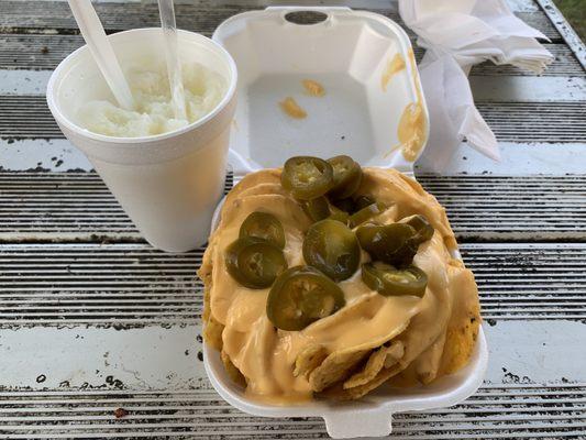 Nacho bowl & small wedding cake snowball