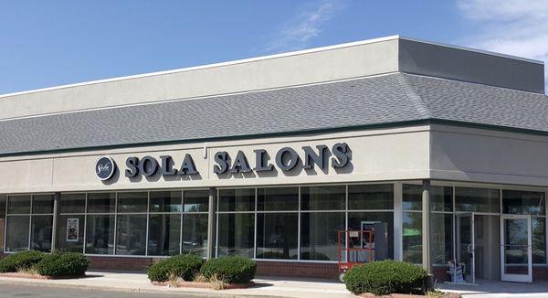 Sola Salon Studios - Champaign Commons