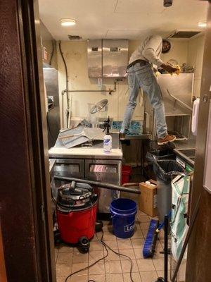 D&A Gutter Cleaning and Roof Blowing Services