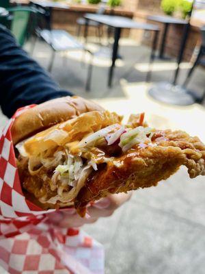 Chicken sandwich "Best Seller": white meat chicken, pineapple slice, coleslaw, pickles and their signature sauce. Very satisfying!