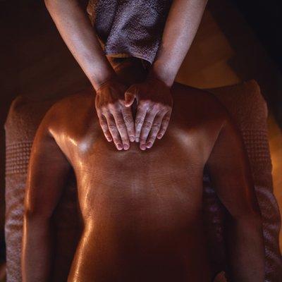 Releasing tension between shoulders with broad pressure