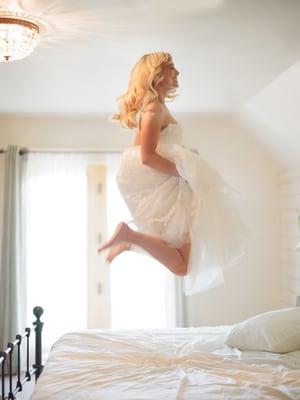 bride jumping la de da photography minneapolis