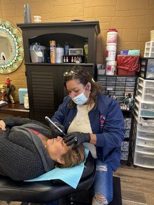 Ali permanente makeup