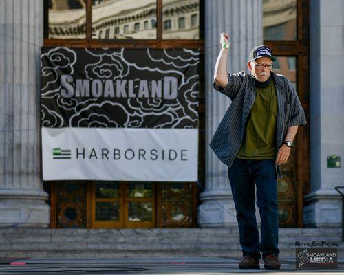 That feeling when Smokeland shows up with your $49 ounce.