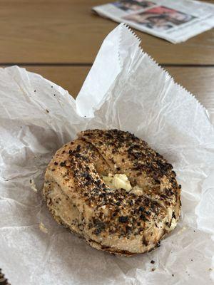 everything bagel with veggie cream cheese