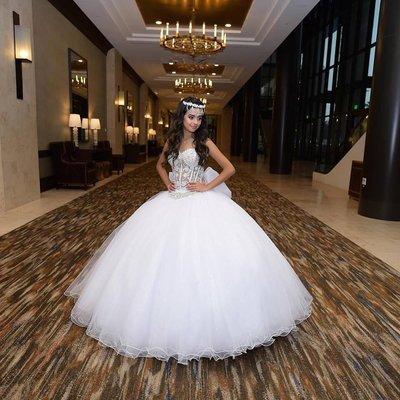 Abaunzas Photography and Invitations