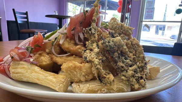 Trio marino con ceviche peruano