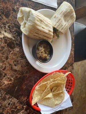 Chicken fajita burrito