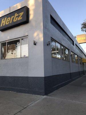 Hertz Car Rental - Visalia - Main Street HLE