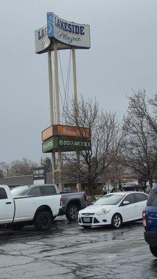 Lakeside Plaza signage