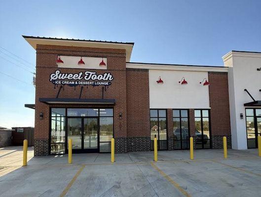 Sweet Tooth Ice Cream & Dessert Lounge