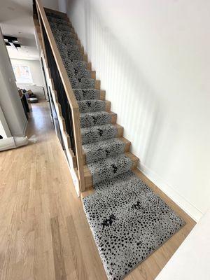 Stair runner installation. Fabrica - Habitat - Reserve. Carpet binding.