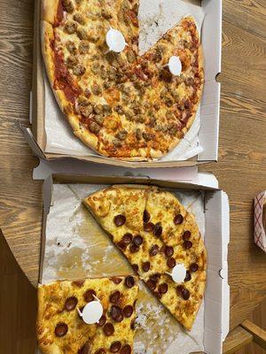 Sausage and pepperoni garlic cup