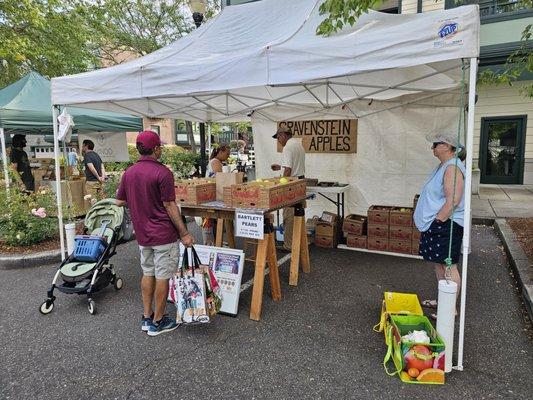 The Thompson Farms guy serving up pears and apples