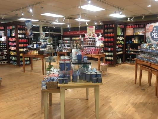 Had a great experience at the Yankee candle in Freeport!! One of the women is a rock star!! Her name is Alison!! Thank yo!!