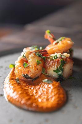 SCALLOP AND SHRIMP
Seared Day Boat Scallops,
Gambas Al Ajillo (Spanish
Garlic Shrimp) Romesco Sauce,
Blistered Shishito