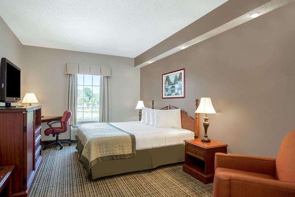 Baymont By Wyndham Lafayette Airport