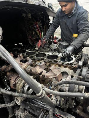 Cylinder head Detroit DD15 engine replacement kit