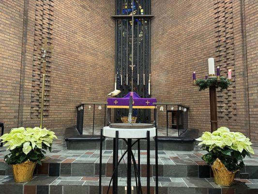 Pictures from decorating the chapel during Advent.