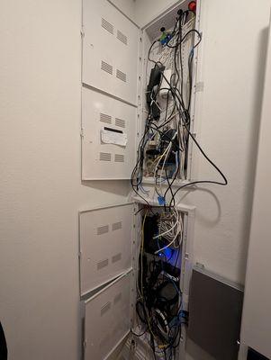 We specialize in transforming messy, disorganized network racks into clean, efficient, high-performance systems