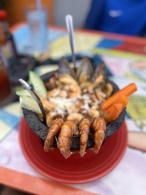 29. Molcajete de Mariscos