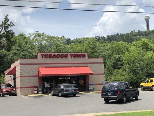 7/17/18. Tuesday afternoon. Exterior. Making a cigar run! Drive thru on left. Mountain Tower on right.