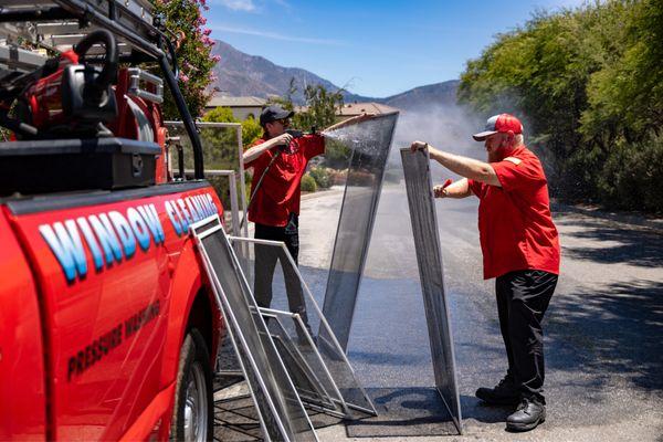 Dutch Touch Window Cleaning
