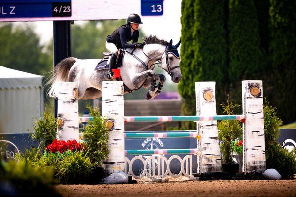 Timeus & Samantha soaring to the win