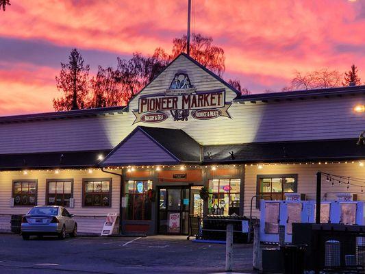 Pioneer Market