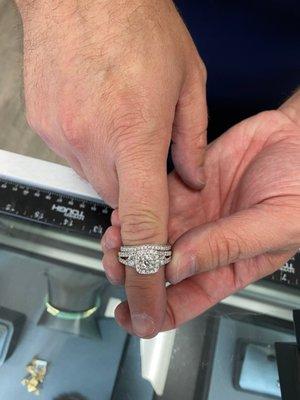 Engagement ring and wedding band ser