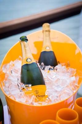 Veuve on ICE. Yum