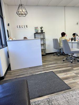 Cream Nail Bar
