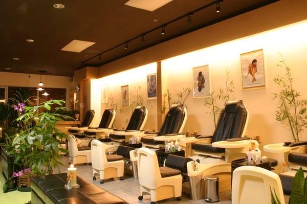 spa chairs w/ massage...disinfected after each and every use