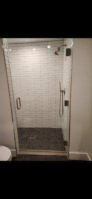 Single frameless door