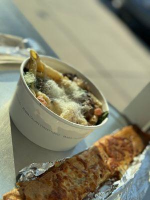 I ordered small carbonara pasta and parmigiano piada stick! Absolutely amazing! Excellent service in this location