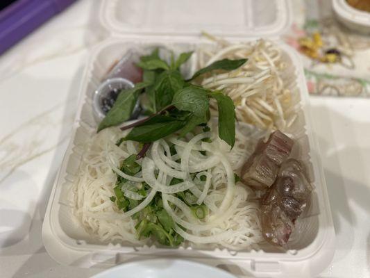 P10 - Noddle Soup beef steak with tendon to go