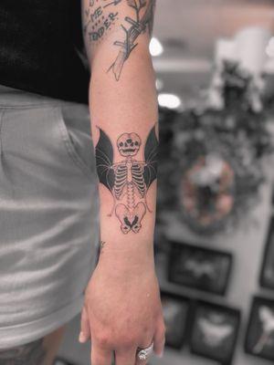 Custom flash design (dainty & dark aesthetic )