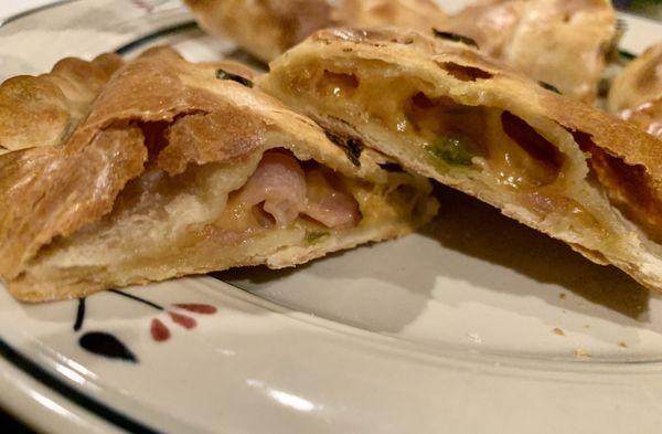 Inside Jamón y Queso