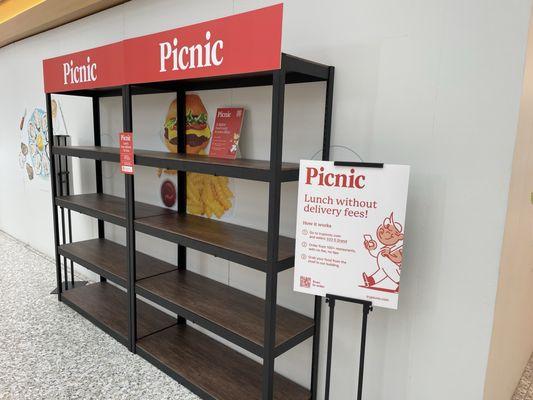 Pick up station for free lunch delivery by Picnic.