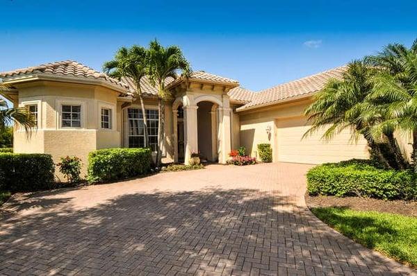 3 Bedroom + Den-2.5 Baths-2 Car Garage, Built in 2003, Heated Pool and Spa, Private Over-Sized Lot, 3036 Living Area-4965 Tot...