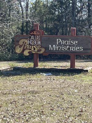 Praise Ministries