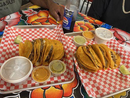 Quesabirria tacos con consome