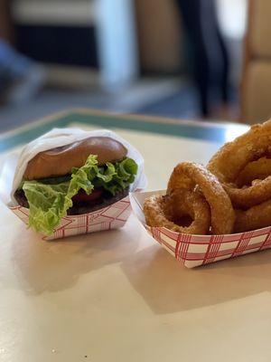 Hamburger with Onion Rings