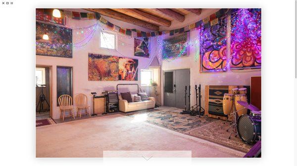 The spacious, welcoming main studio at Frogville!