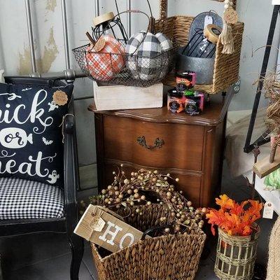 Fall farmhouse decorations and furniture.