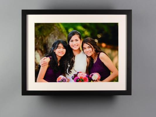 Level prints and frames your photos using professional photo paper.