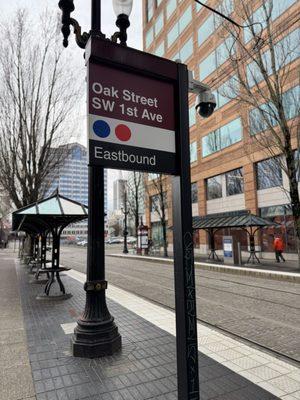 Oak/SW 1st Ave MAX Station