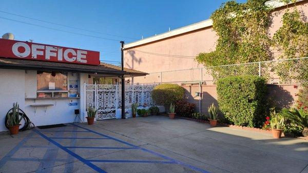 Tri-City Motel & Kitchenettes